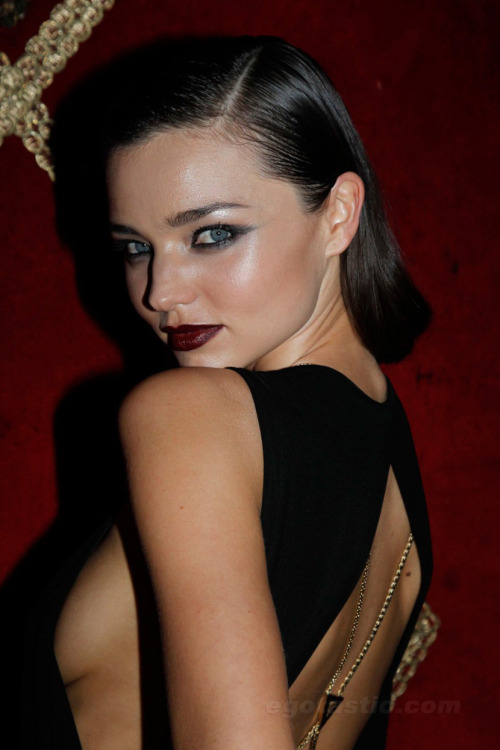 Porn photo wardrobemalfunction:  Miranda Kerr - Sideboob