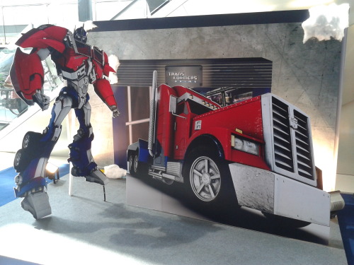 mzelda:  MZelda & Ruka (with Ruka’s GF) @Terminal 21: Kid’s day Fun Park Party. TF goods drain all my money! (Only T-shirt, bag, and wallet… Not Optimus & Megatron head and fists. lol)