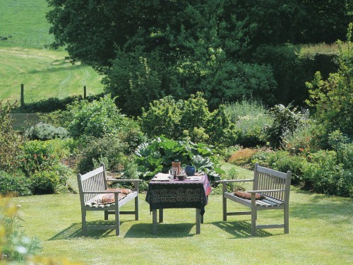 vintagehomecollection:A scene of English summertime, to recollect when waiting nine hours for a full