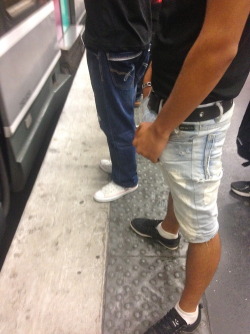 Mecs-Trains:  Pierre A Proposé :  Paris Metro … This Teen Was So Hot !  