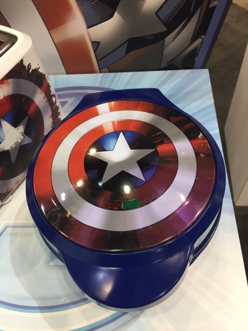 slightecho:nothingeverlost:allisquish:nothingeverlost:I found a waffle maker for Phil Coulson.I want