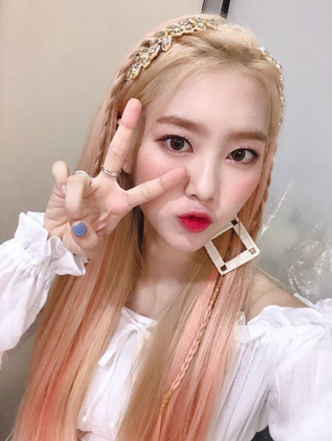 korean-dreams-girls:  JiHo (Oh My Girl) - Selcas  