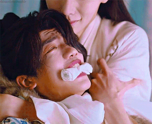 Not Xiaobao Looking Up At Huaien *sobbing*