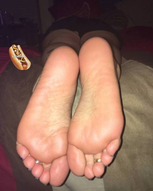 @sweetesthang45 Size 9 #rhondafeetart #soles #footfetish #creamysoles #milffeet #softsoles #feet #wh