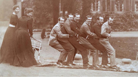 aradiiaa:  dat-soldier:  thewinddrifter:  incurablenecromantic:  Old-timey dudes doing weird hokey shit is the best thing. Case in point:  Second guy from the left in the foreground is Tsar Nicholas II Romanov of the Russian Empire i think.  Yeah that’s