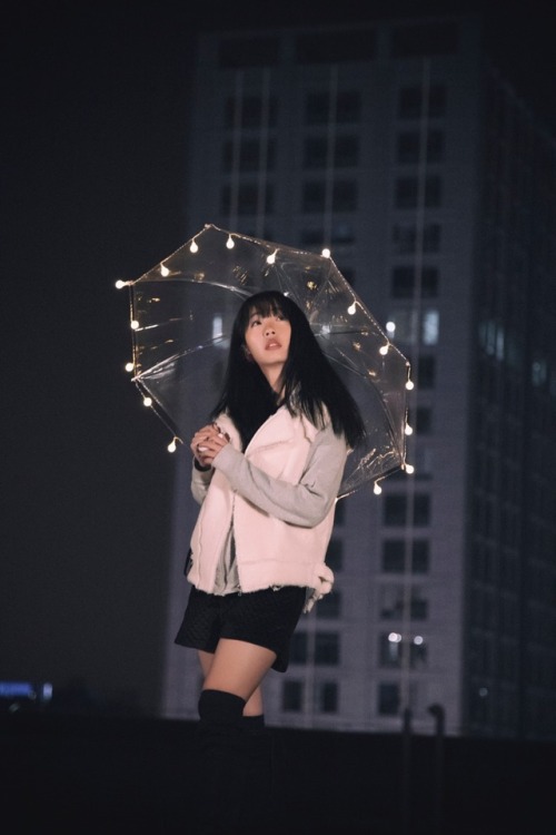 followerdog: 屋顶 昆明地区诚招妹子合作拍摄，写真、私房皆可！ 有意者私聊，WeChat：FollowerDog