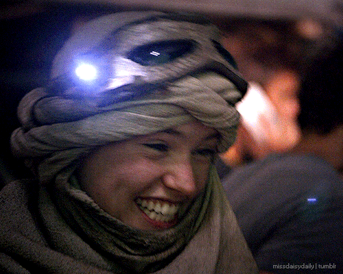 missdaisydaily:Daisy being cute on the set of The Force Awakens (✿ ♥‿♥)