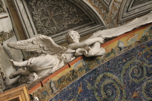 echiromani:Baroque plaster meets ancient mosaic in the baptistry of St. John Lateran, Rome.