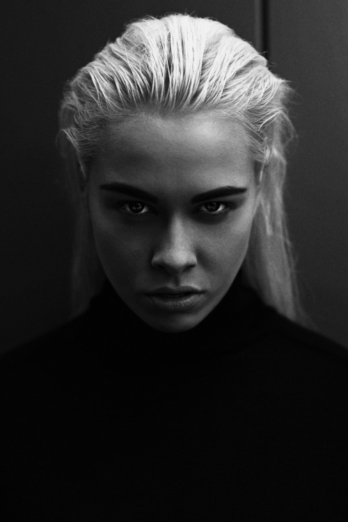 thedarkwillreign:  Quick shoot Yana. More of my photography in instagram: skorju