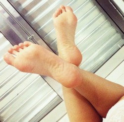 feet-foot-fetish:  Nice soles