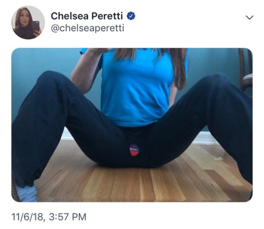 Chelsea peretti ass