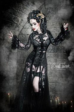 victorian-goth:  Victorian goth