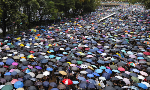 citymaus:“An estimated 1.7 million people in Hong Kong—A QUARTER OF THE POPULATION—defied police o