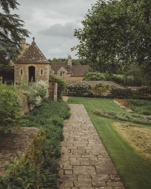 jacindaelena: Great Chalfield Manor by Monalogue