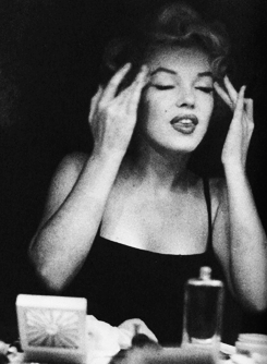  Marilyn Monroe photographed by am Shaw,