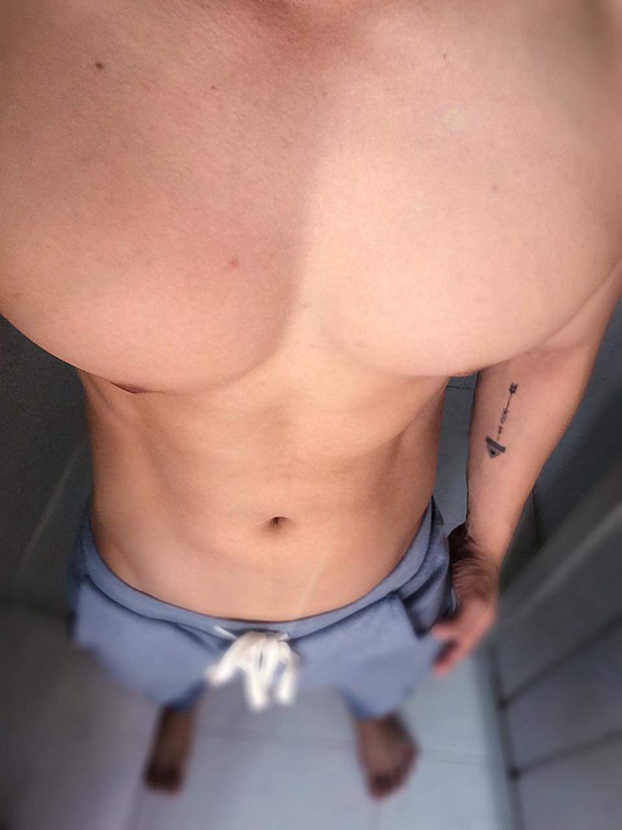 saigonboys:  Lương Tấn Phong - em bot gym mông 95cm body săn chắc, nói chuyện