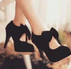Shoes on We Heart It - http://weheartit.com/entry/166312239