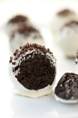 oohhhbaby:  oreo truffles