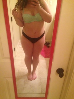 princess-big-booty:  Shitty mirror pics featuring