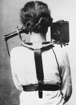 historicaltimes:  Mobile telephone from 1880, light and convenient at six pounds via reddit