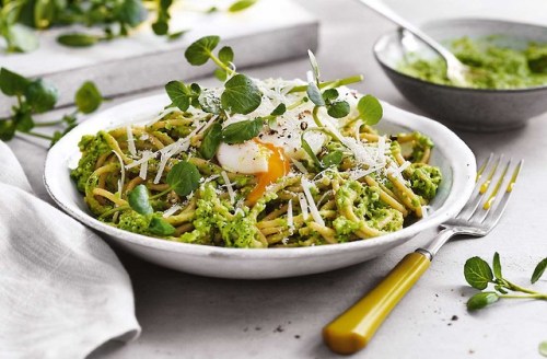 Spaghetti with watercress and pea pesto