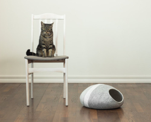 mymodernmet:Handfelted Cat “Caves” Give Felines a Cozy Place to Curl Up