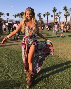 festivalgirls:coachella hottie http://tiny.cc/cwqtiy