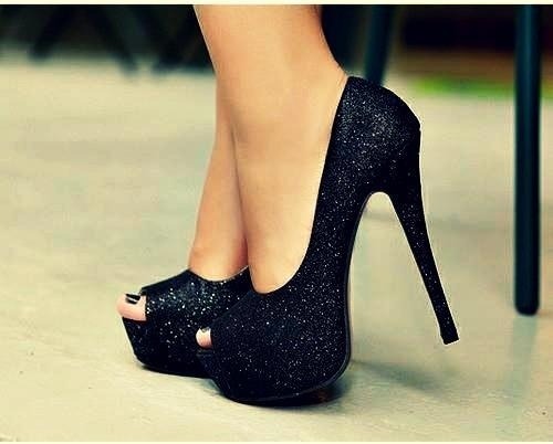 presumably-in-no-kuntrol:  Such high dolly heels. I am wearing something similar today only not spar
