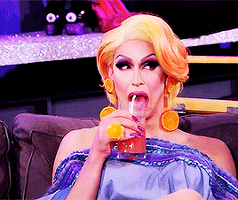 kateofthecanals:  rupussy:“What the fuck is going on? It’s like Mother Teresa’s