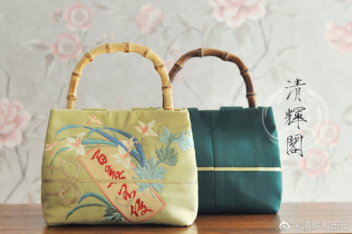 embroidered 斗篷doupeng(cloak) and 手包shoubao(handbag) for chinese hanfu by 清辉阁