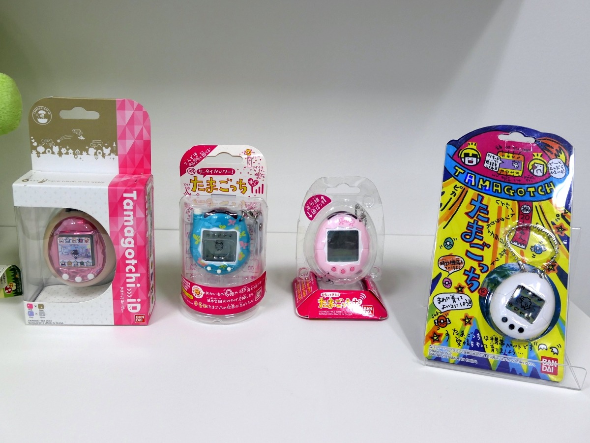 Tamagotchi Plus Connection Version 1 Yellow Cross bandai - Buy