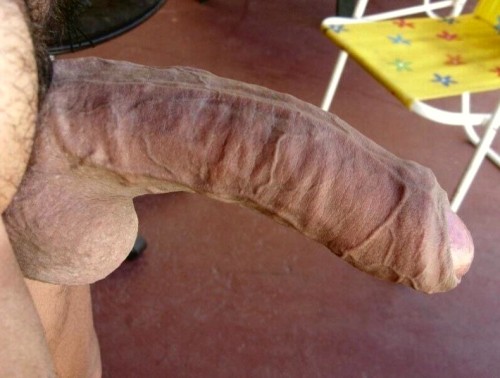 xxl-cock-lover:hugethingsss:h u g e t h i n g { s s s }would love to suck his big cock huge cock and