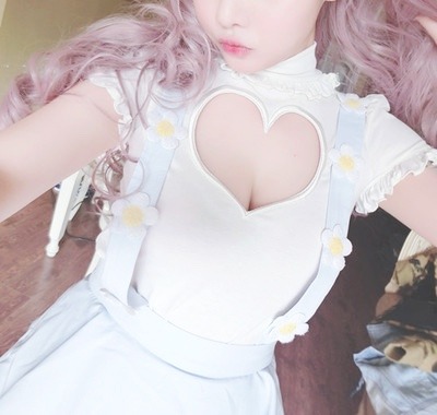 strawberry-kisu:  Heart Top | free shipping + use code strawberrykisu for 5% off 