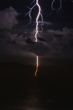 deletingmyself:  Lightning (by yoncha789)