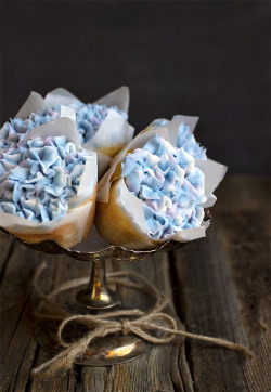 guardians-of-the-food:  Hydrangea Cupcakes