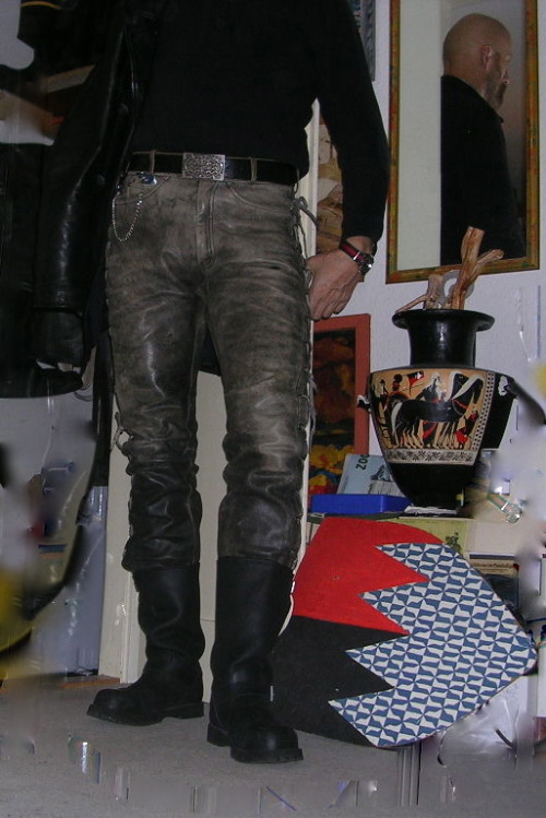 aysskin:  GREASE  allein zu Haus  