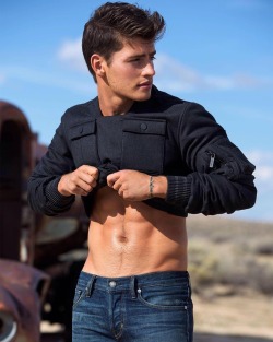 leakedmalecelebs:  #greggsulkin #actor #hollywood