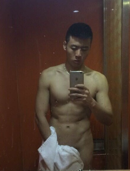 mantop1069: 健身之後看看自己大屌有沒有充血…