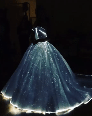 sixpenceee:Claire Danes’ dress at the MetGala leaves me breathless. (Source)
