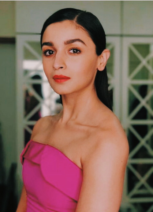 Alia in Barbie mode for the Big Zee Awards 2017