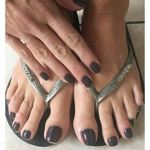 sportywomen:  tootoes:  repost from @toesation Smokin hot 