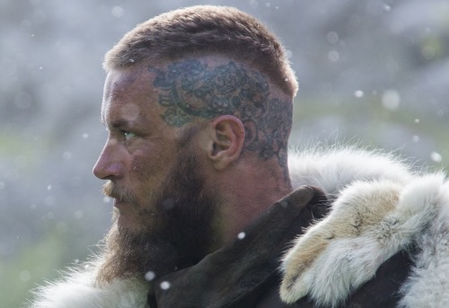 le-guerrier-silencieux:Ragnar’s tattoos