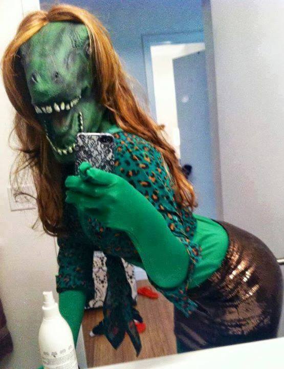heliolisk:  toyota:  Rexy. 17. single. bi. reptilian. i love lana del rey and marina