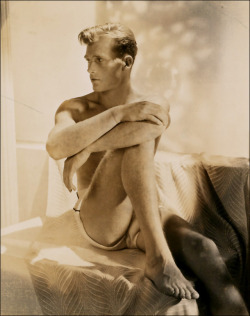 buzz-o-graph:Horst, Portrait of Fred, 1932
