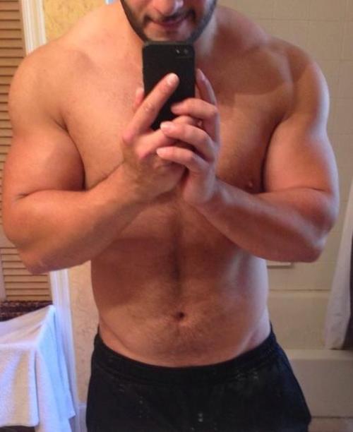 guyswithiphones-nude:  Guys with iPhones http://ift.tt/1bHkUpB
