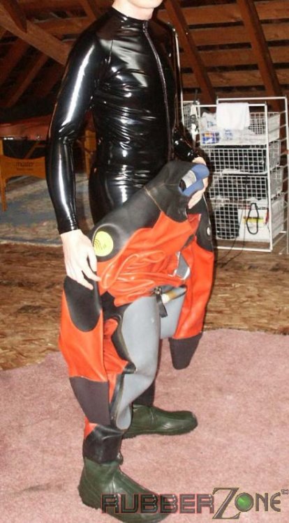 kawarubberdd: whipman-andy:  Latex suit, Dry suit, chains, bondage….all to make a rubber pig 