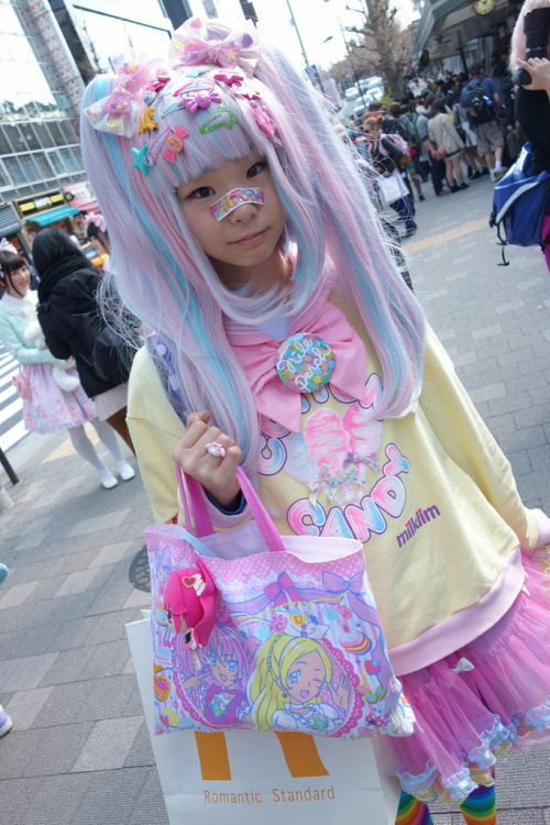 coffeemillk:  Tokyo Street Snap Harajuku (by tomoike_2525) 