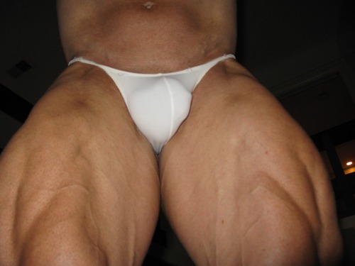 irishmusclegod:  Those r bigger than his waist  Oye!   Amazing legs - awesome bulge - WOOF