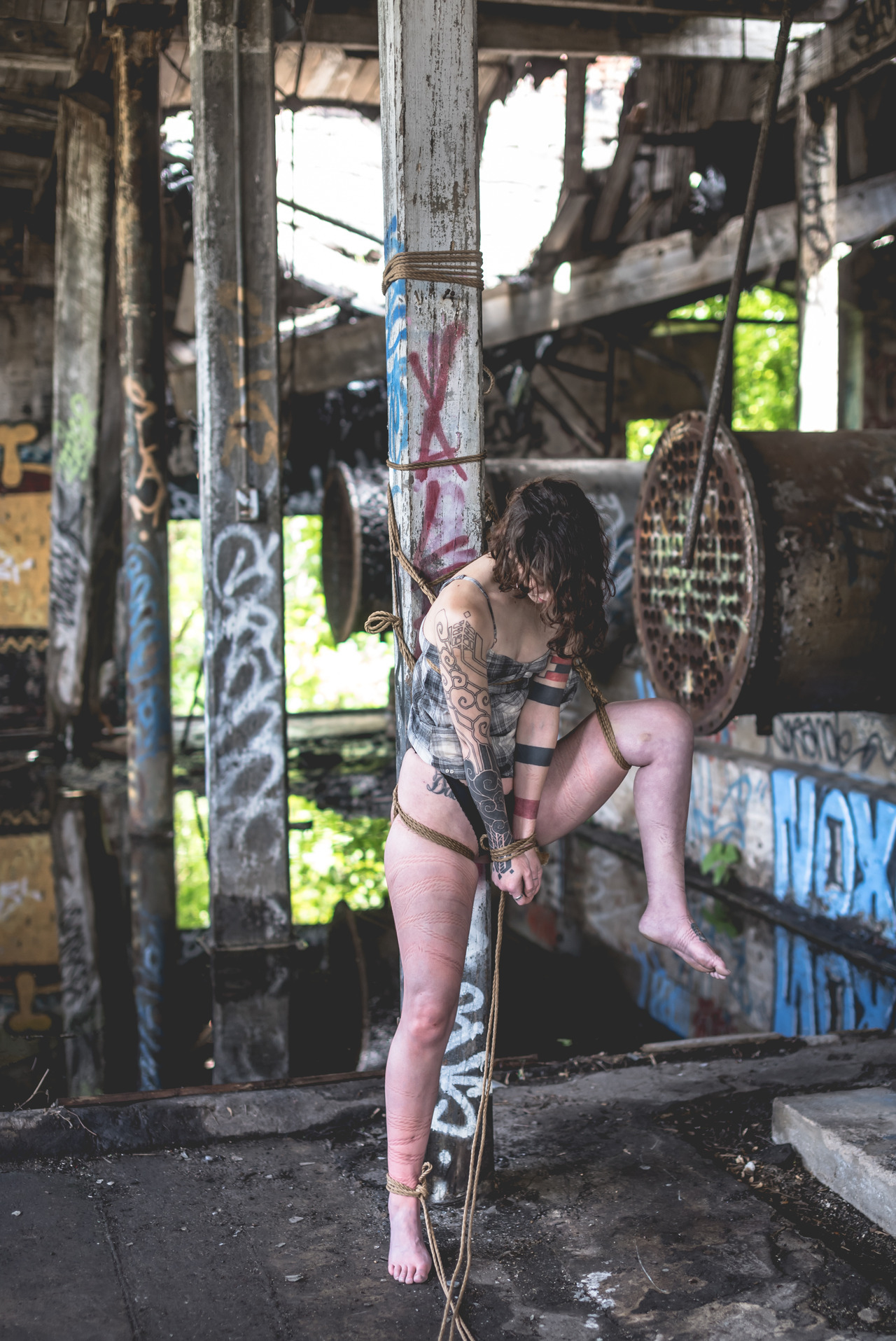 camdamage: Enjoying some breath restriction thanks to Alice Wolfe | shot by DWLPhoto