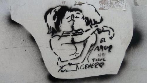 zantonioz:  El amor no tiene género. via https://twitter.com/chiliycia/status/593530676646846464